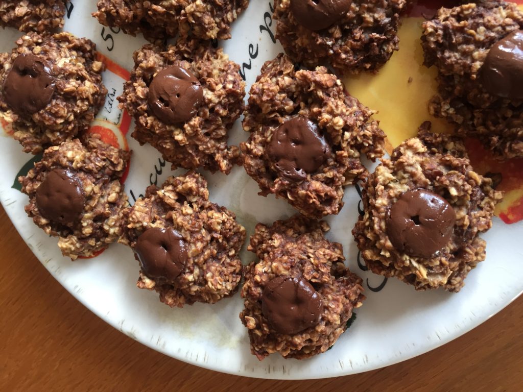 Vegan banana chocolate oat cookies